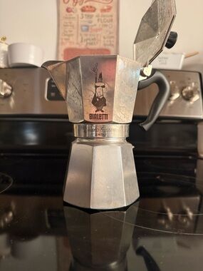 Moka Express Aluminum Stovetop Espresso Maker - Silver